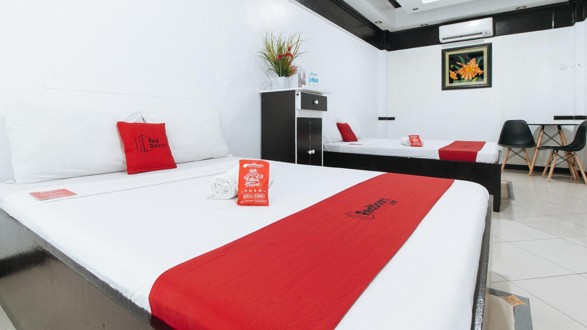 Reddoorz At Plus Villa Gloria טאגיג מראה חיצוני תמונה