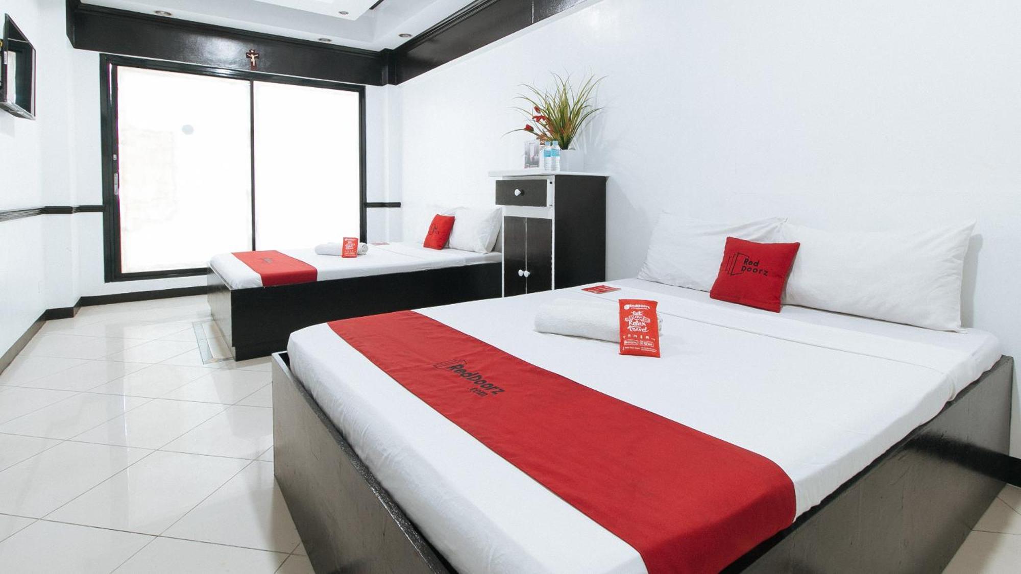 Reddoorz At Plus Villa Gloria טאגיג מראה חיצוני תמונה