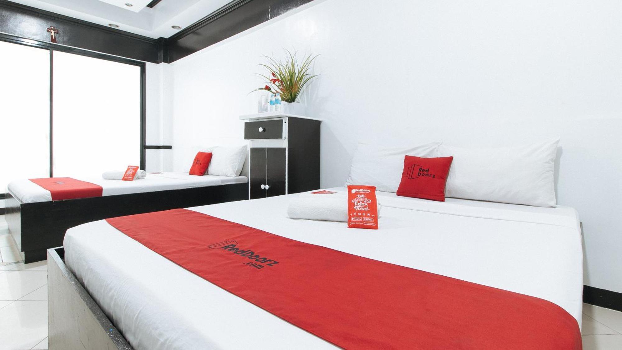 Reddoorz At Plus Villa Gloria טאגיג מראה חיצוני תמונה
