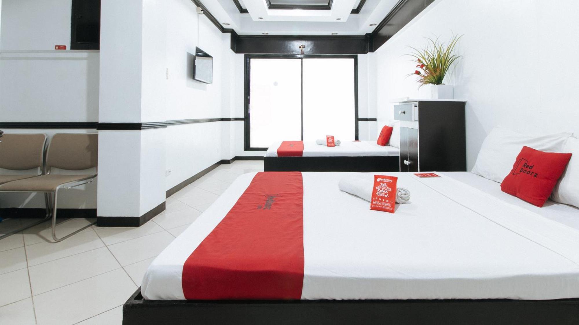 Reddoorz At Plus Villa Gloria טאגיג מראה חיצוני תמונה