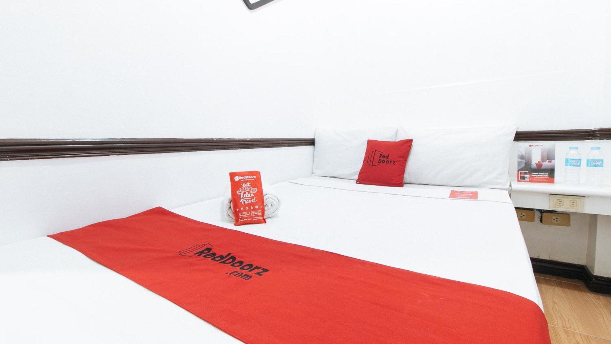 Reddoorz At Plus Villa Gloria טאגיג מראה חיצוני תמונה